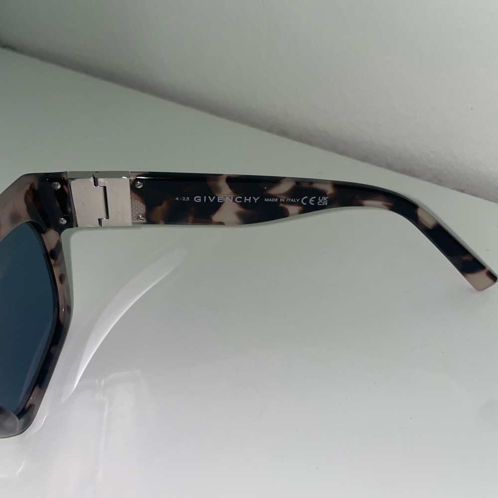 Tortoise Shell Sunglasses - Picture 4 of 5